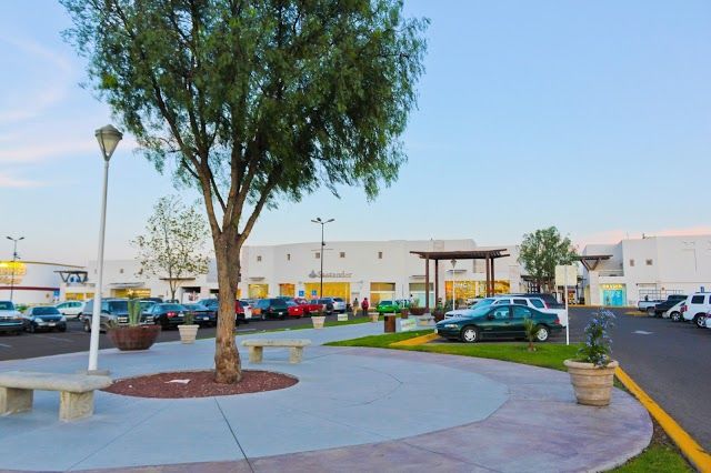 la Plaza La Luciernaga